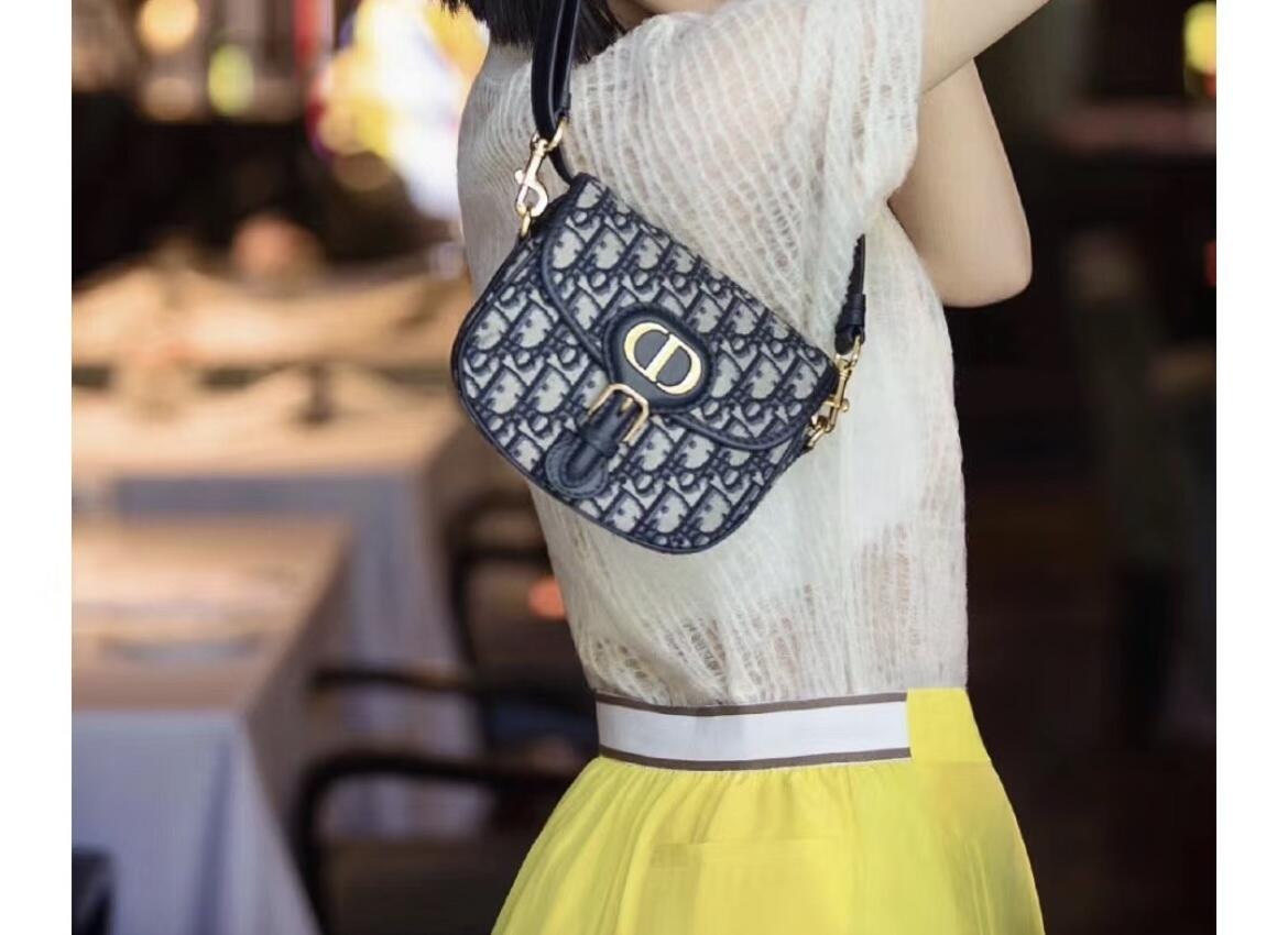 【人気！現地価格！】Dior DIOR BOBBY スモールバッグ ディオールオブリーク